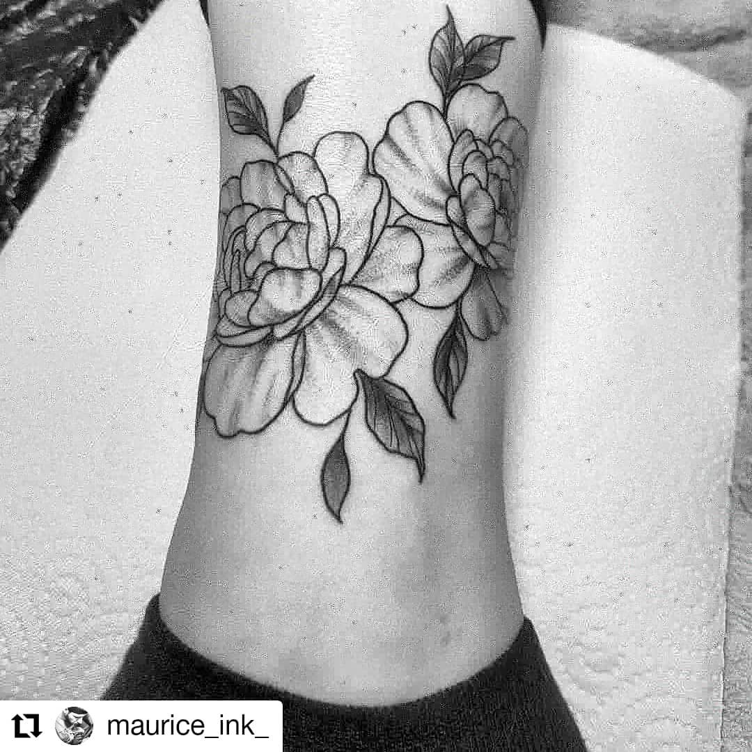 Neu von @maurice_ink_
• • • • • •
Freywerk Tattoostudio

Blümchen für @_lena.hlm