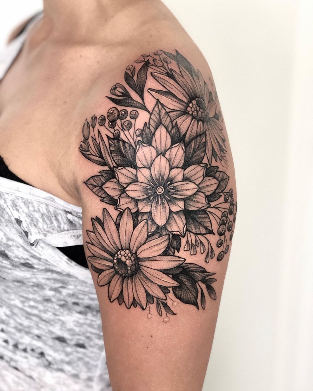 Danke liebe Rebecca  #mandala #blackworkers #flowertattoo #flowers #blackworkers