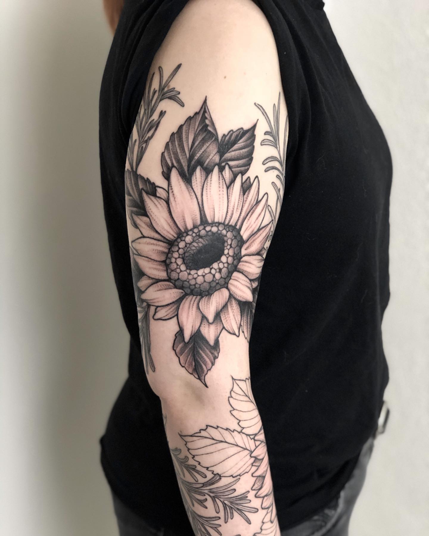 Danke  work in progress #wip #sunflower #sunflowertattoo #blackwork #darkartist