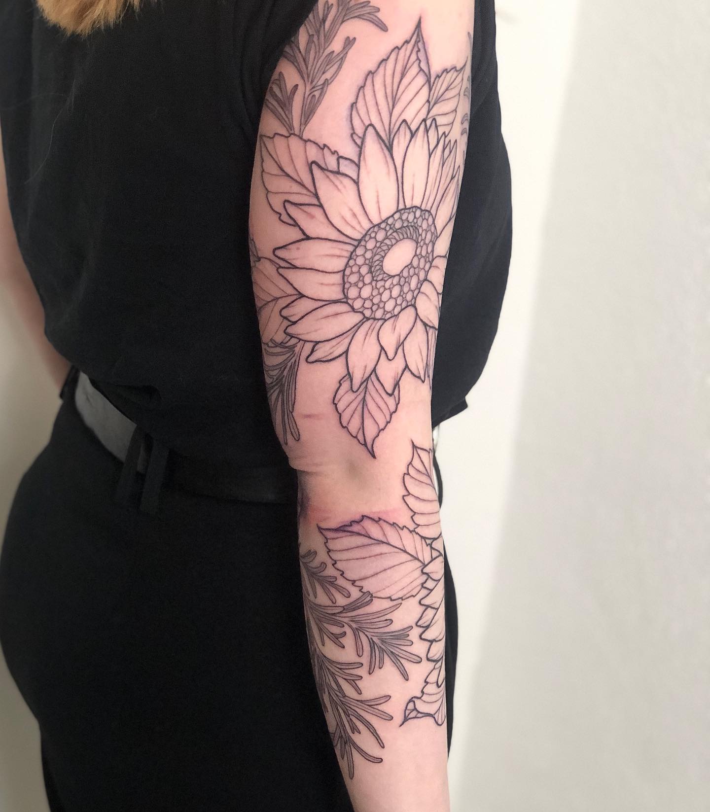 Guter Start  Danke, das hat viel Spaß gemacht! #sleevetattoo #flowersleeve #flow