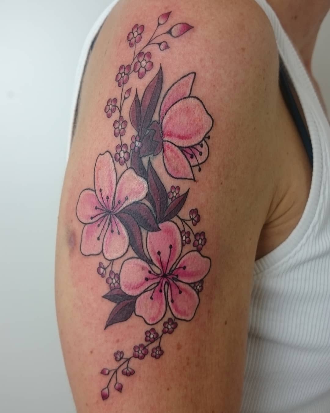 Kleines Cover Up von neulich 
#tattoo#tattooköln#kölntattoo#freywerktattooköln#f