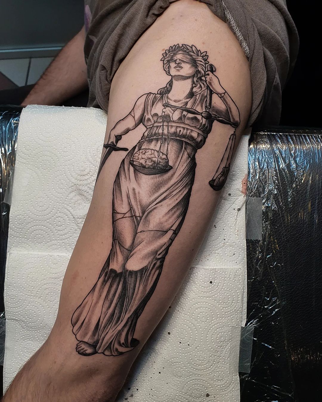 Lady Justice on my man Patrick. Fun session with time flying 
.
#ladyjustice #an