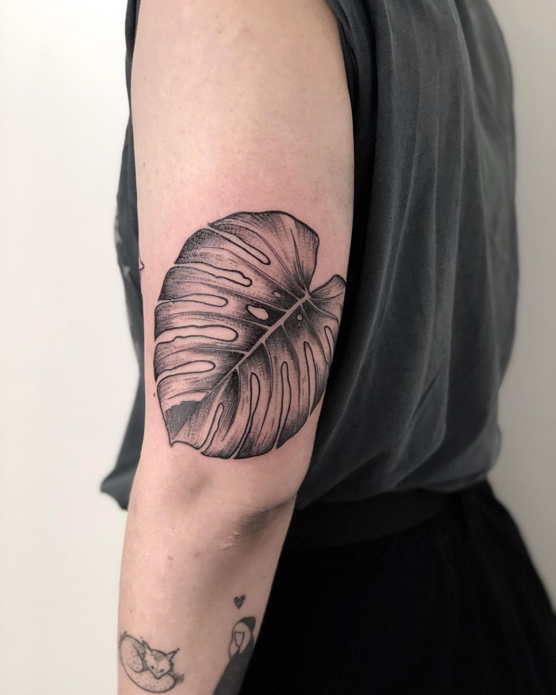 Monsterablatt für @maypacked Dankeschön  #monstera #blackworktattoos #ladytattoo