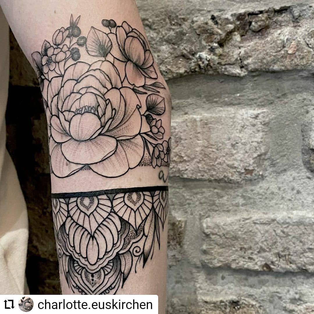 Neu von @charlotte.euskirchen
...
Für Melanie 
.
.
.

#tatts #tattooed #fineline