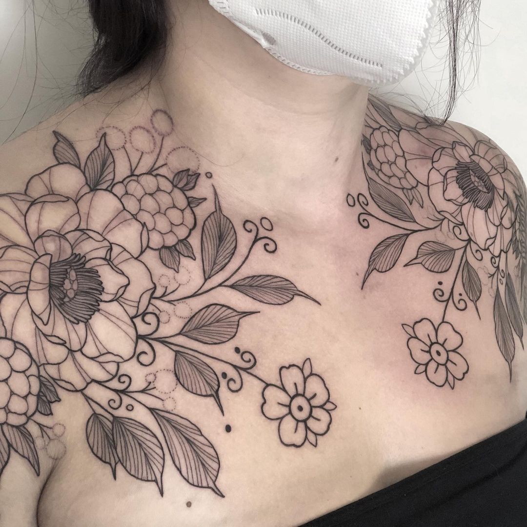 Outlines für Kathi  

#flowertattoo #floraltattoo #chesttattoo #chestpiece #wip