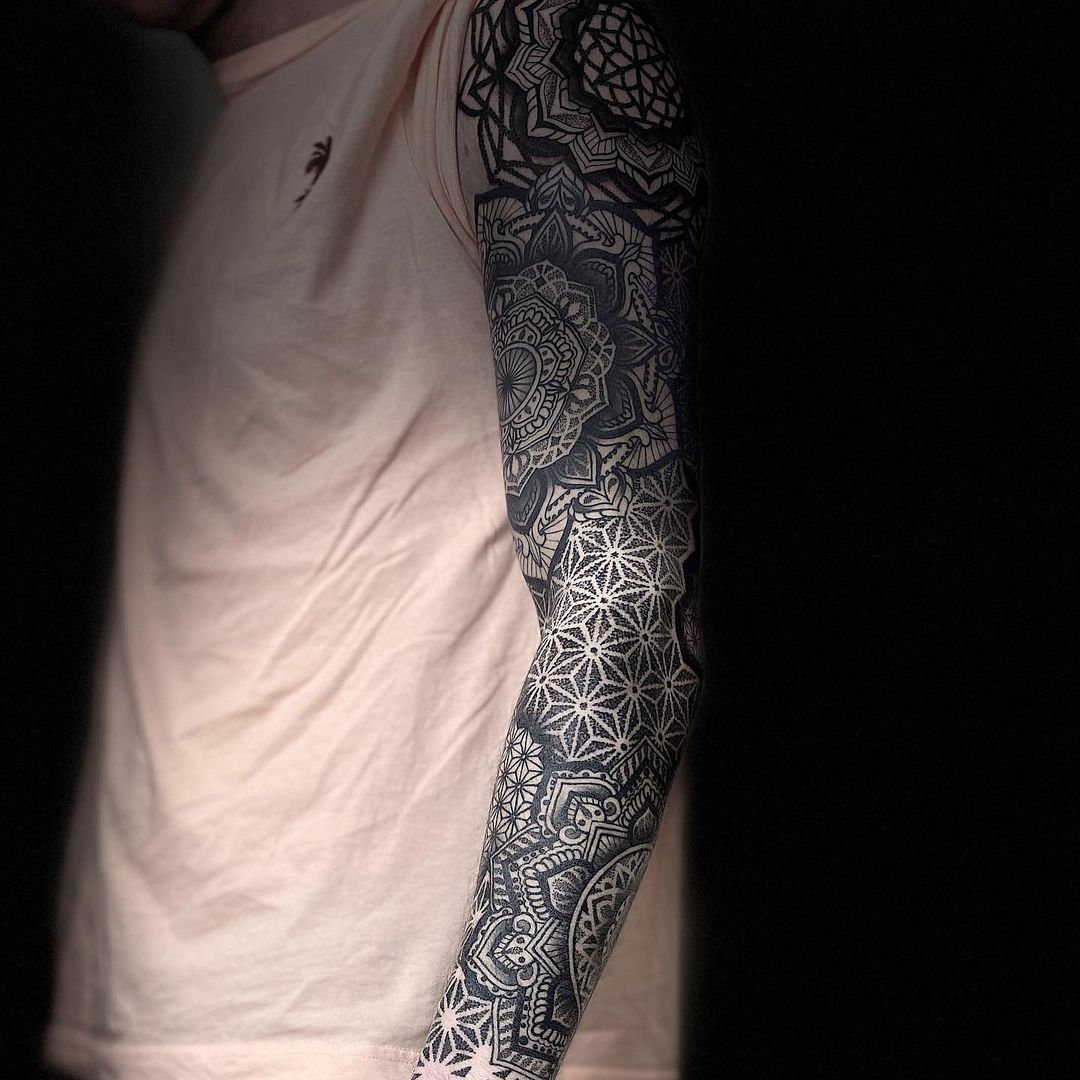 Von @charlotte.euskirchen 
.
.
.

#tatts #tattooed #finelinetattoo #blacktattoo