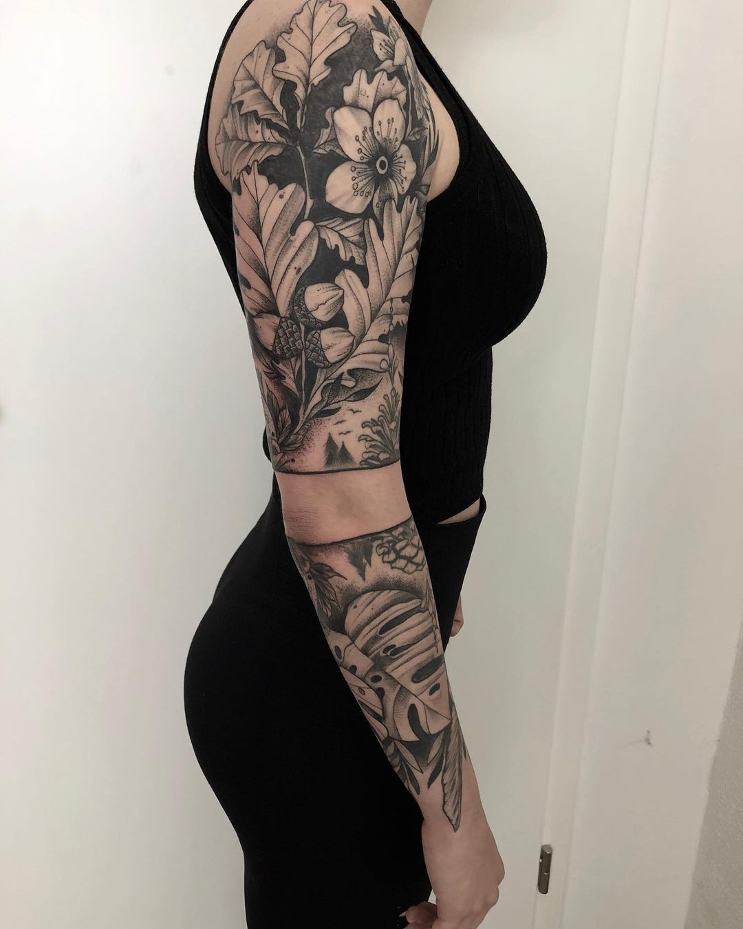 Von @janabrockmeier  #sleevetattoo #sleeve #blackworkers #blackwork #plants #pla