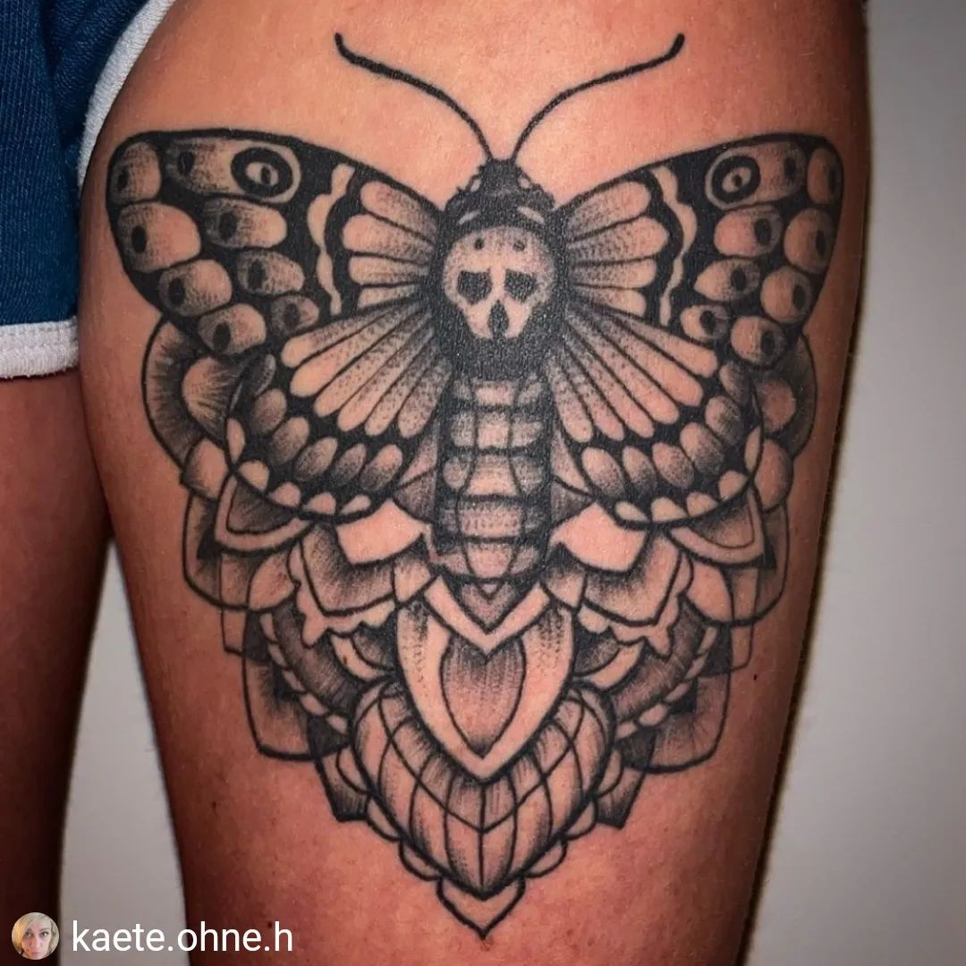 Von @kaete.ohne.h
•••••••
Motte  verheilt!  #tattoo #blackwork #tattoos #moth #i