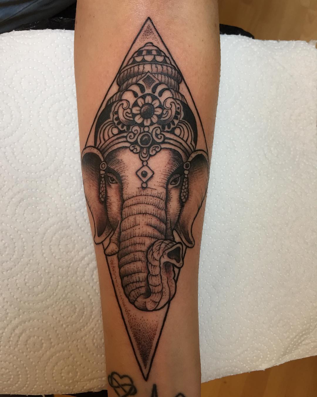 Dankesehr  #ganeshatattoo #ganesha  #elefantmitblingbling #blackwork #dotwork #f