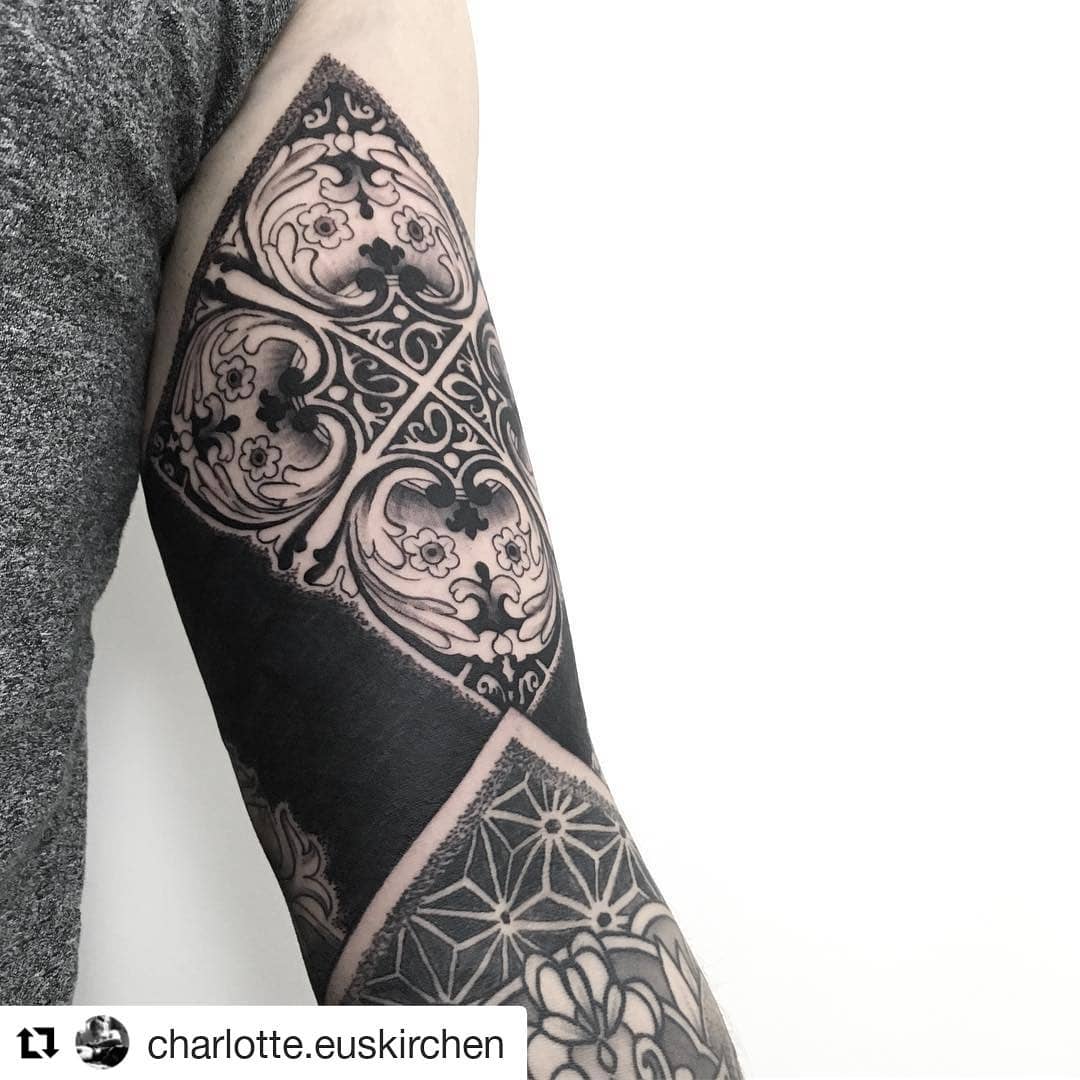 #Repost @charlotte.euskirchen (@get_repost)
・・・
#tattoo #inked #mandala #mandala