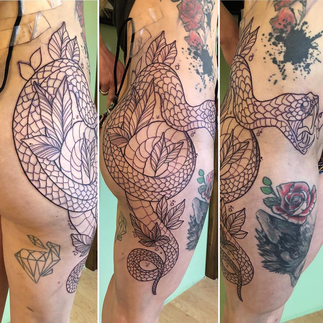 So weit, so gut! #schlange #snake #bigtattoos #lückenfüller #adamandeve #toughgi