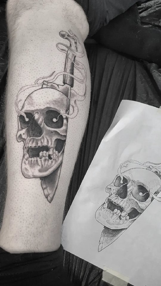Always happy when i can tattoo my own Designs 
.
.
.
.
#tattoo #tattoos #skull #