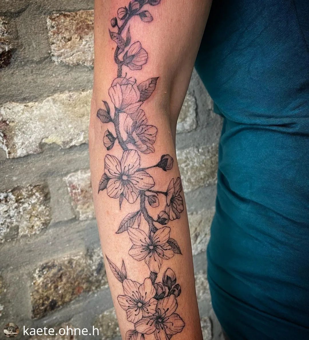 Neu von @kaete.ohne.h
• • • • • •
Mandelblüten  #ink #inked #art #tattooed #tatt