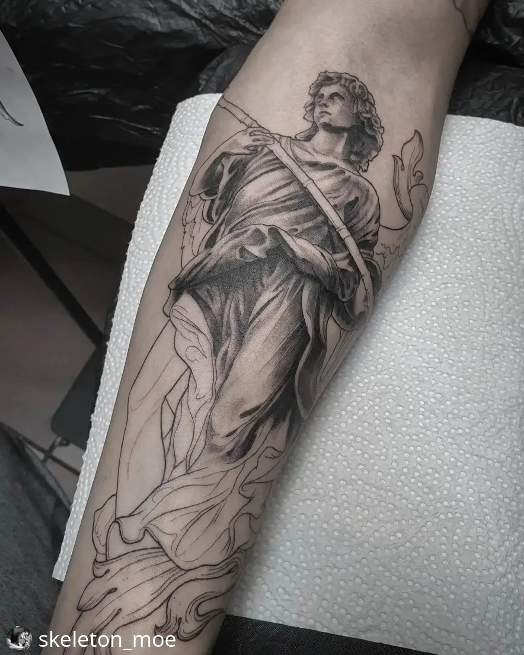 Neu von @skeleton_moe
• • • • • •
Started this little fella on my cousin @jerodi