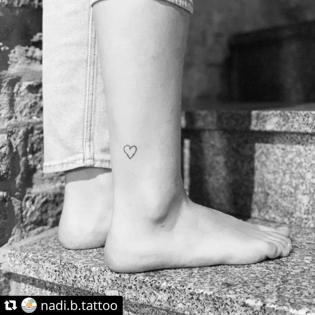 Handpoke von @nadi.b.tattoo
• • • • • •
 for Franka
Self drawn heart by a specia