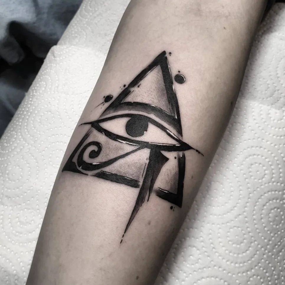 Throwback to this eye of ra for @dudawaisman
.
.
.
.
#egypt #eternalinks #eyeofh
