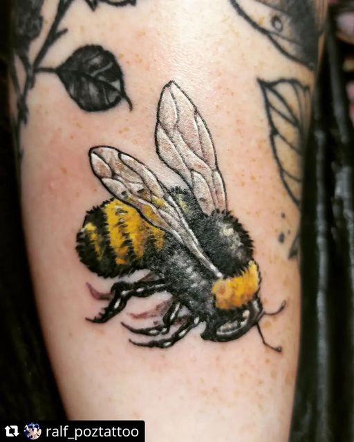 Neu von @ralf_poztattoo
 • • • • • •
 #smalltattoo #smallfillertattoo #bumblebee...