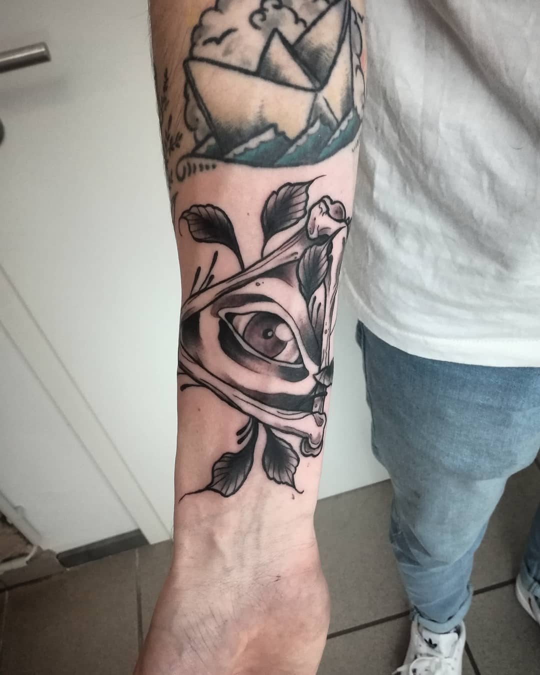Eyes n bones @asp_andi #wannado #allseeeingeye #eyetattoo #allseeingeyetattoo #l