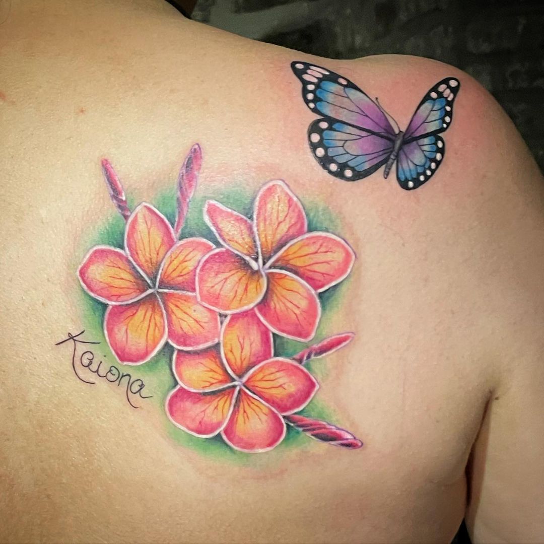 Frangipanis  gerne mehr bunte Sachen!
Danke Simone! 
•
•
•
#tattoo #tattoos #tat