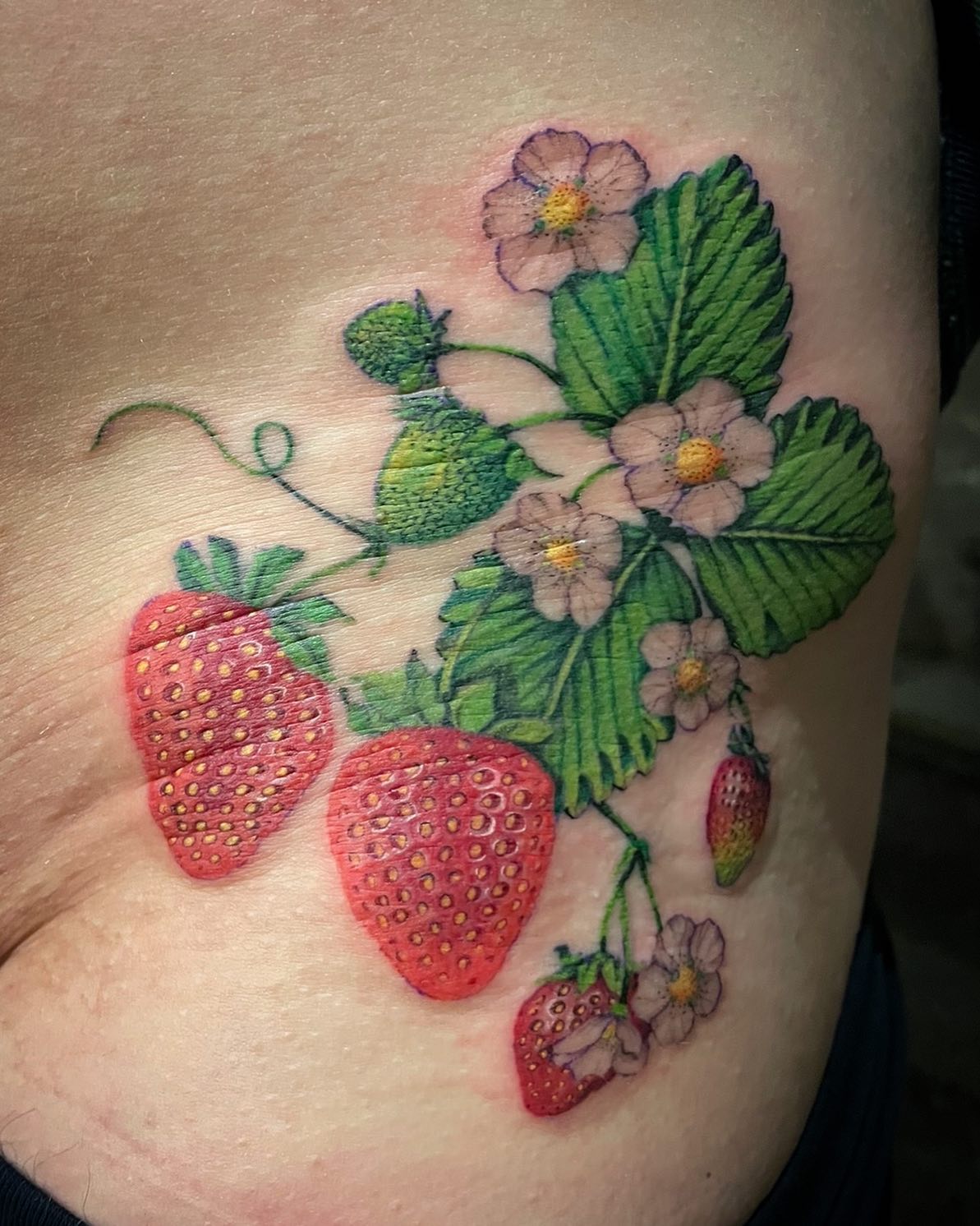 Kleine Erdbeeren 
•
•
•
#inked #ink #inkstagram #tattoo #tattoos #tattoed #erdbe