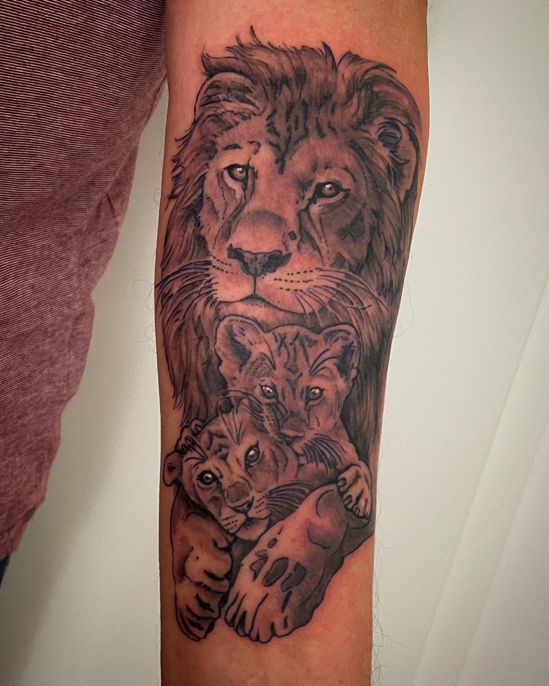 Löwenfamilie  
•
•
•
#inked #ink #lion #liontattoo #tattoos #tattoo #tattooideas