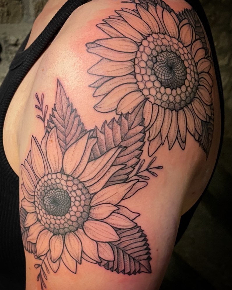 Kleine Sonnenblumen von neulich 
•
•
•
•
#inked #ink #inkedgirls #tattoo #tattoo
