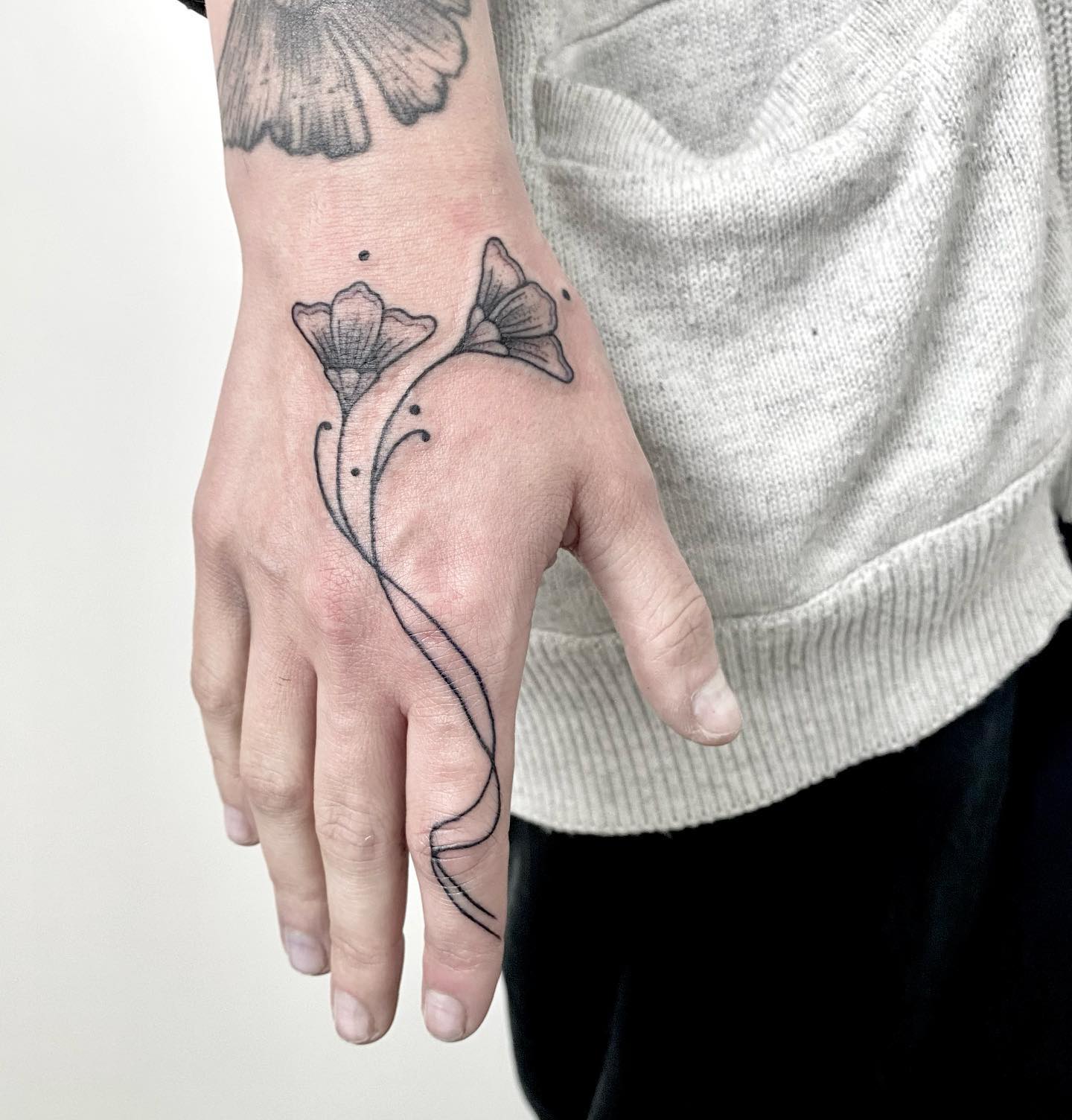 1000 Dank Meike! 
.
.
.
#tattoos #blacktattoo #flowertattoo #germantattooers #co