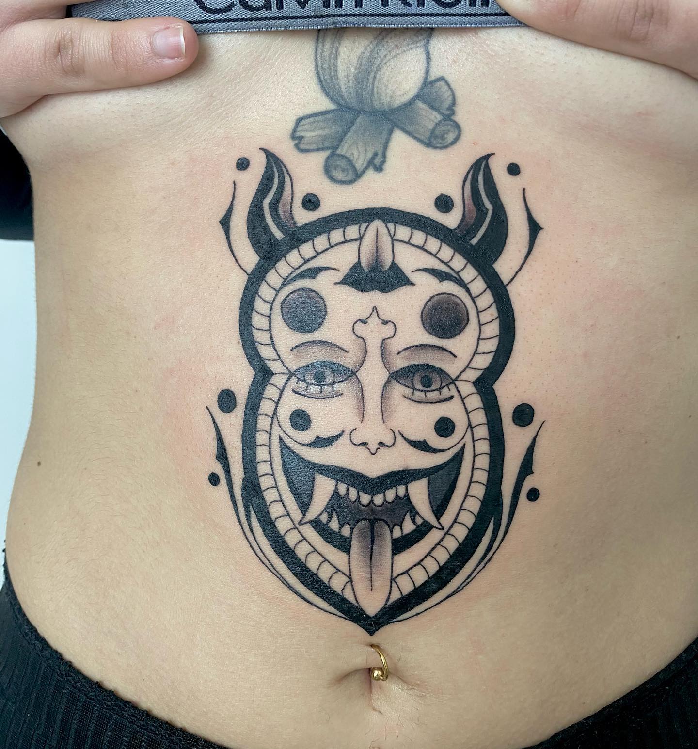 Danke Nadine  immer eine Freude 
.
.
.
#tattoo #blacktattoo #traditionaltattoo #