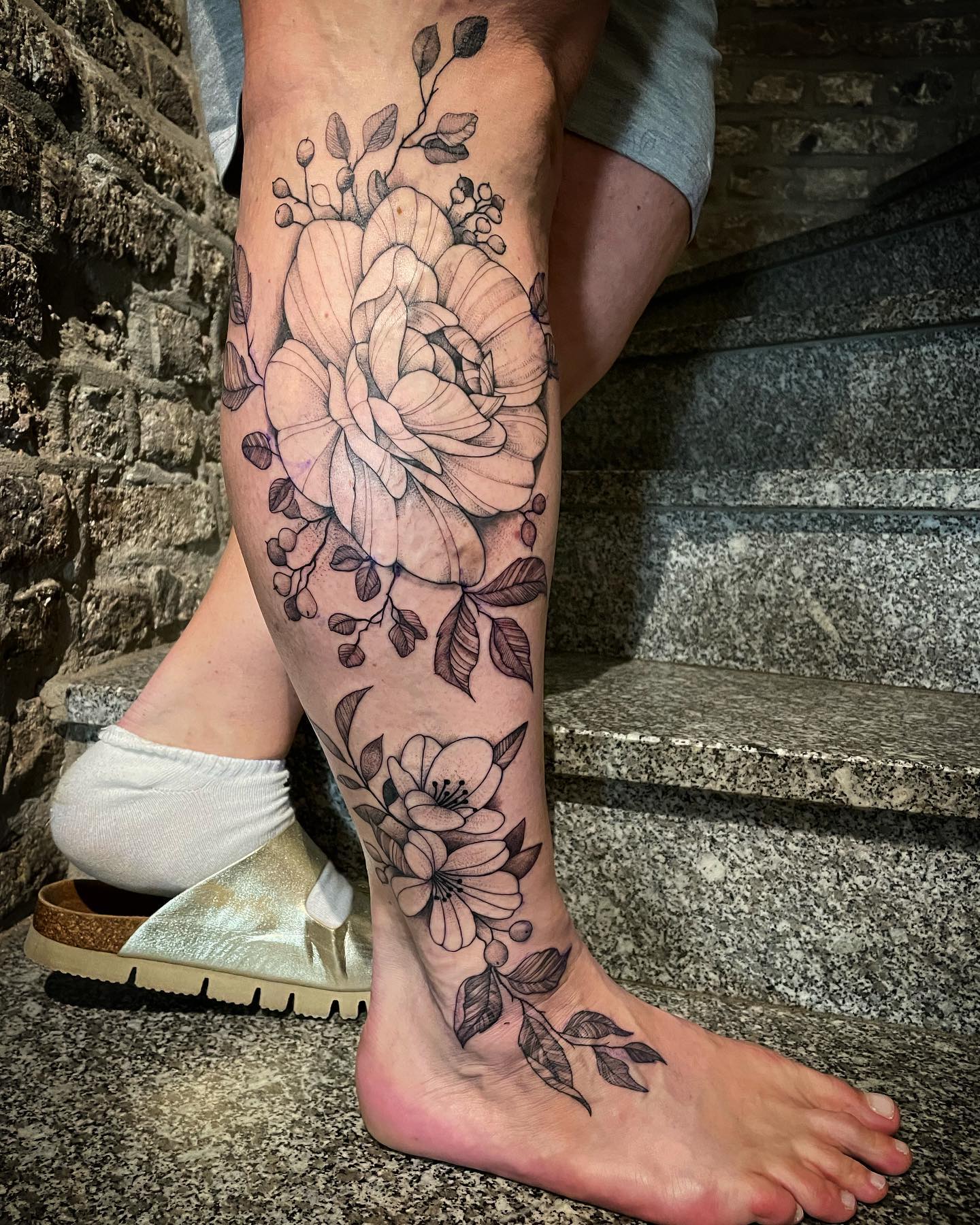 Blumen •
•
•
•
#inked #inkedgirls #ink #inkedup #tattoo #tattoos #tattooideas #t