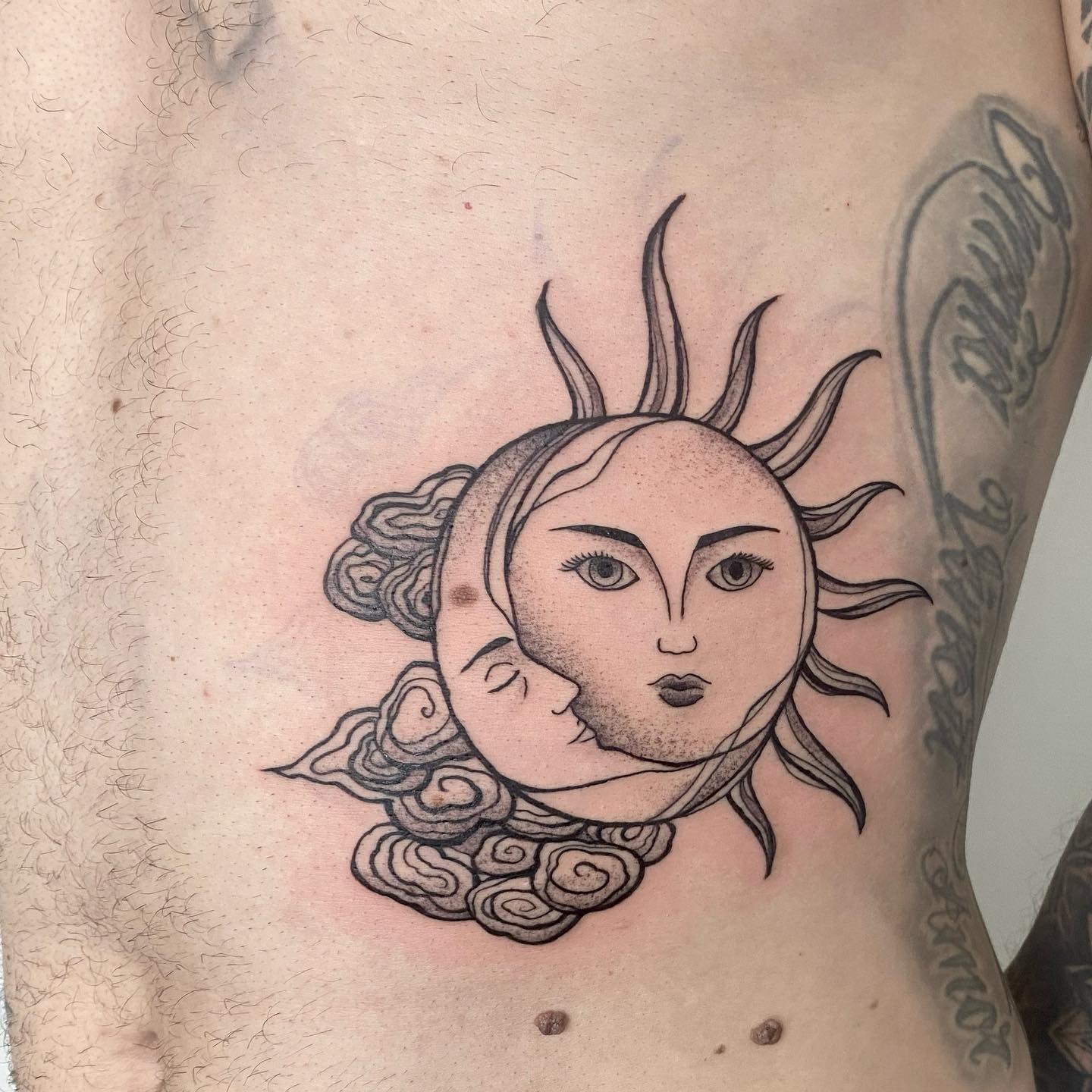 Eines meiner Wannados auf Dustin - danke!!
.
.
.
#tattoo #blacktattoo #suntattoo