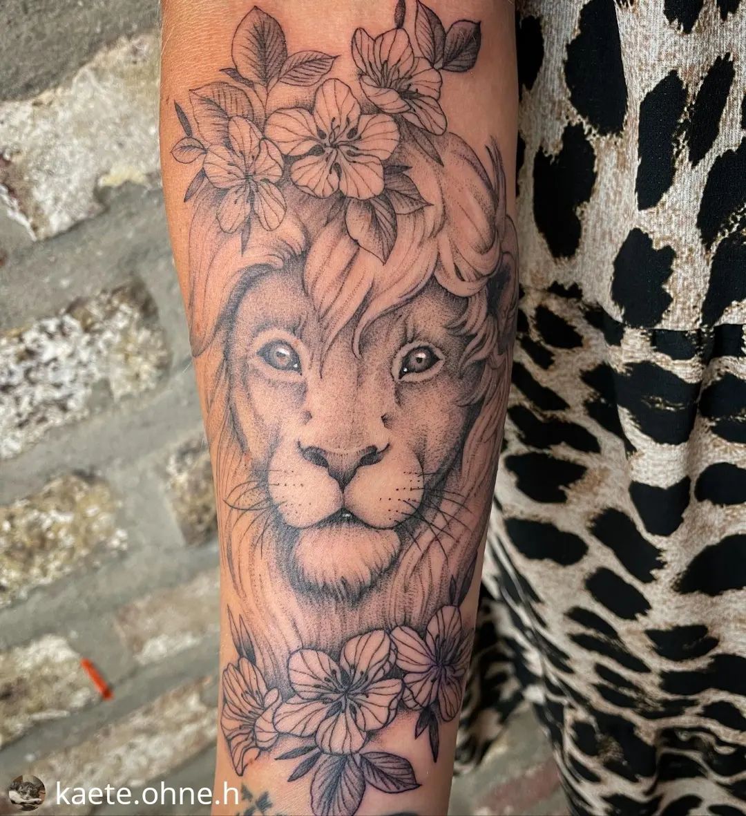 Neu von @kaete.ohne.h 
• • • • • •
Löwe und Kirschblüten  • • •  #tattoo #tattoo