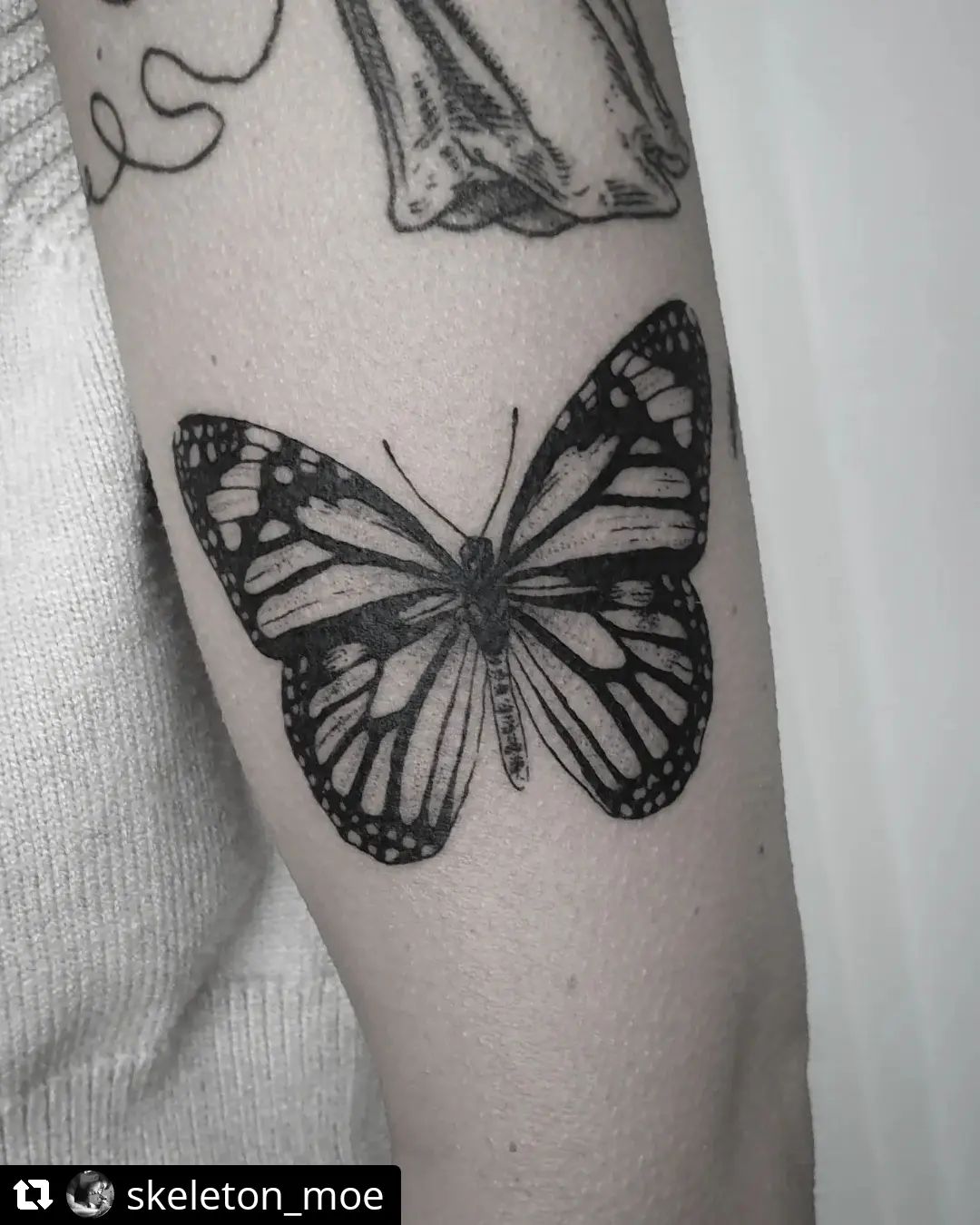 Schmetterling von @skeleton_moe
• • • • • •
zB to this cutie
.
#tattoo #tattoos