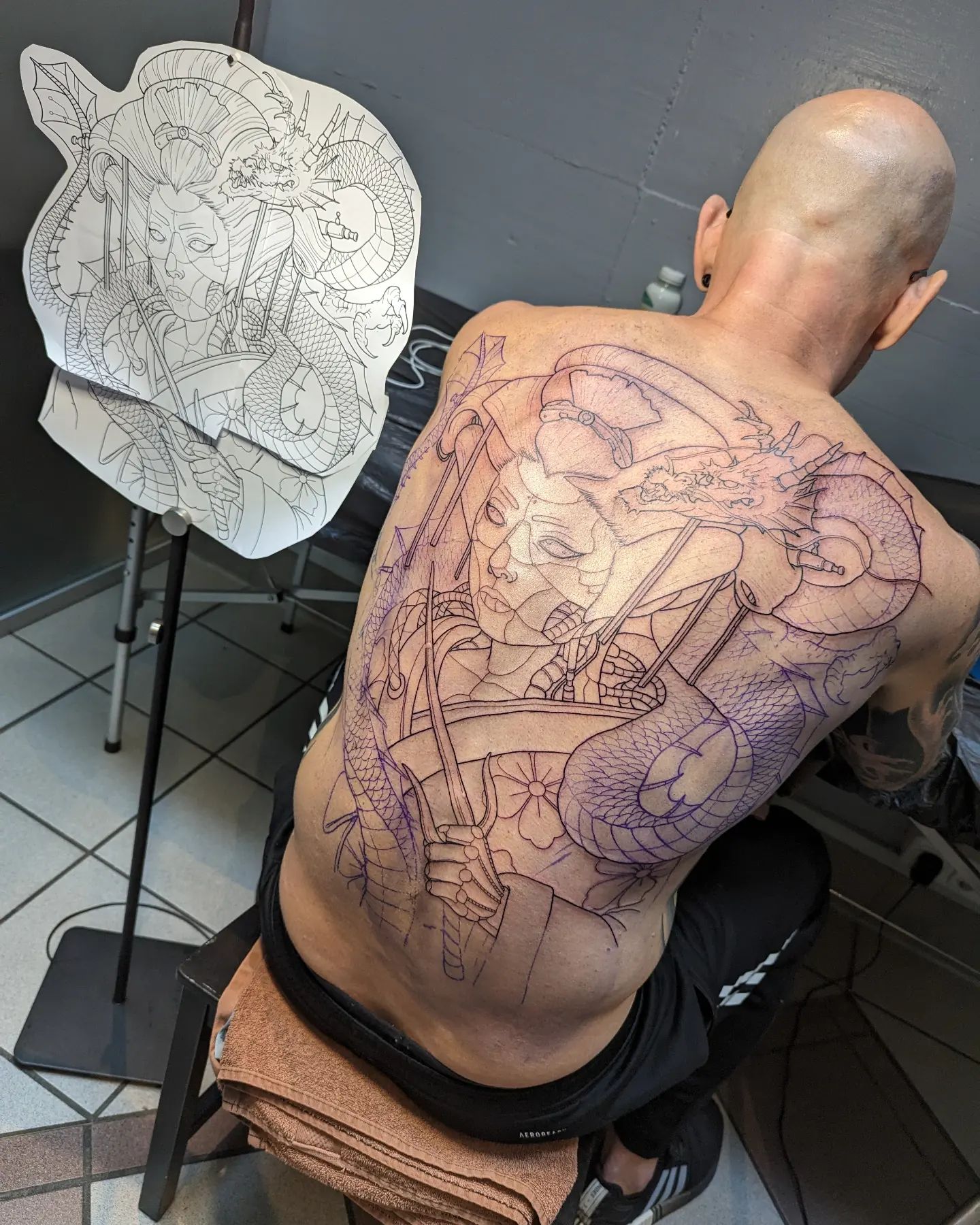 First session for another geishacyborg
.
.
. 
#tattoo #japanesetattoo #irezumi #