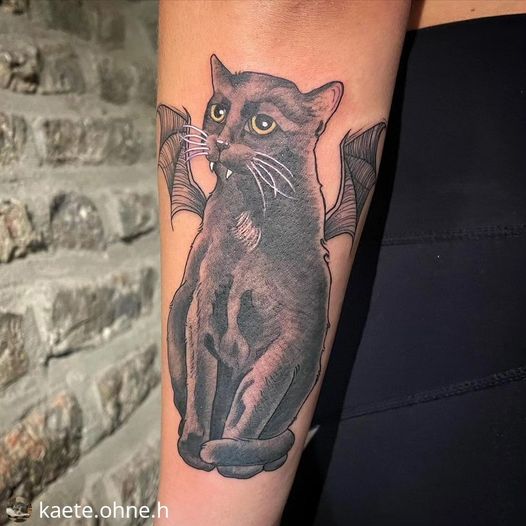 Vampierkatze von @kaete.ohne.h
 • • • • • •
 Normferatu 
 •
 •
 •
 •
 #inked #in...