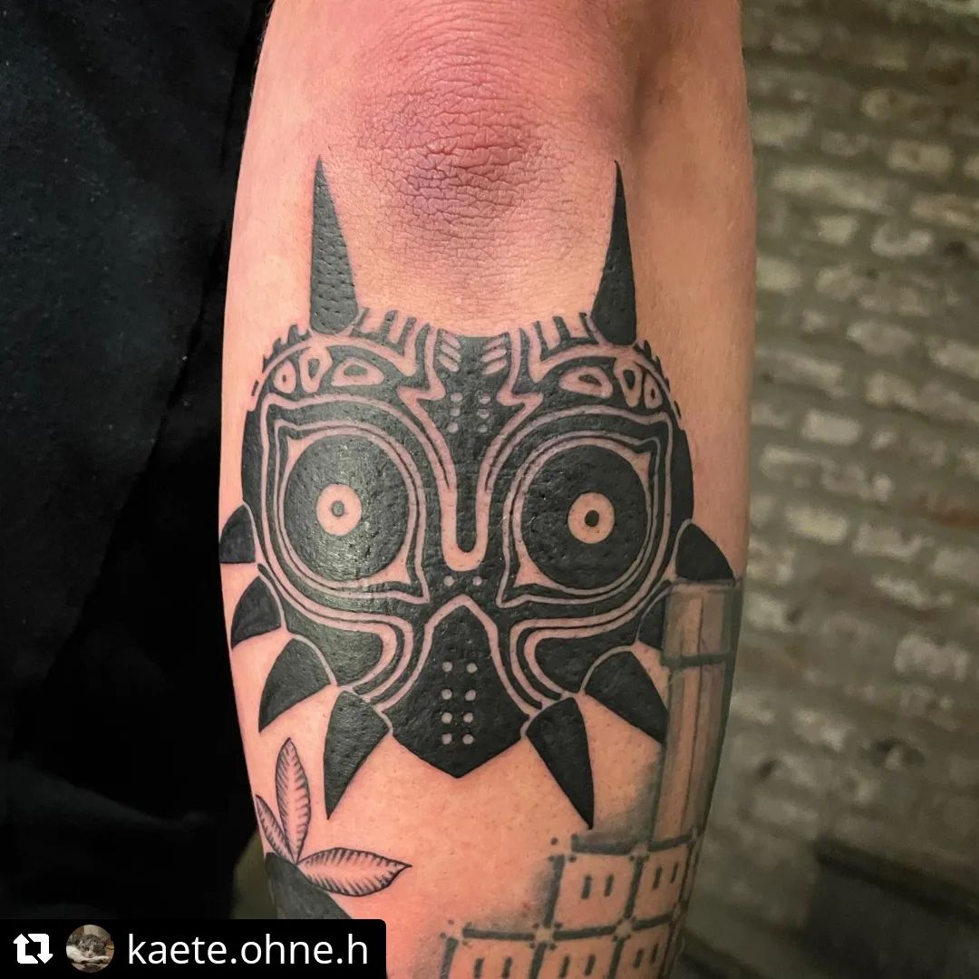 Maske von @kaete.ohne.h
• • • • • •
Zelda Majora‘s Mask 
•
•
•
#inked #ink #tatt