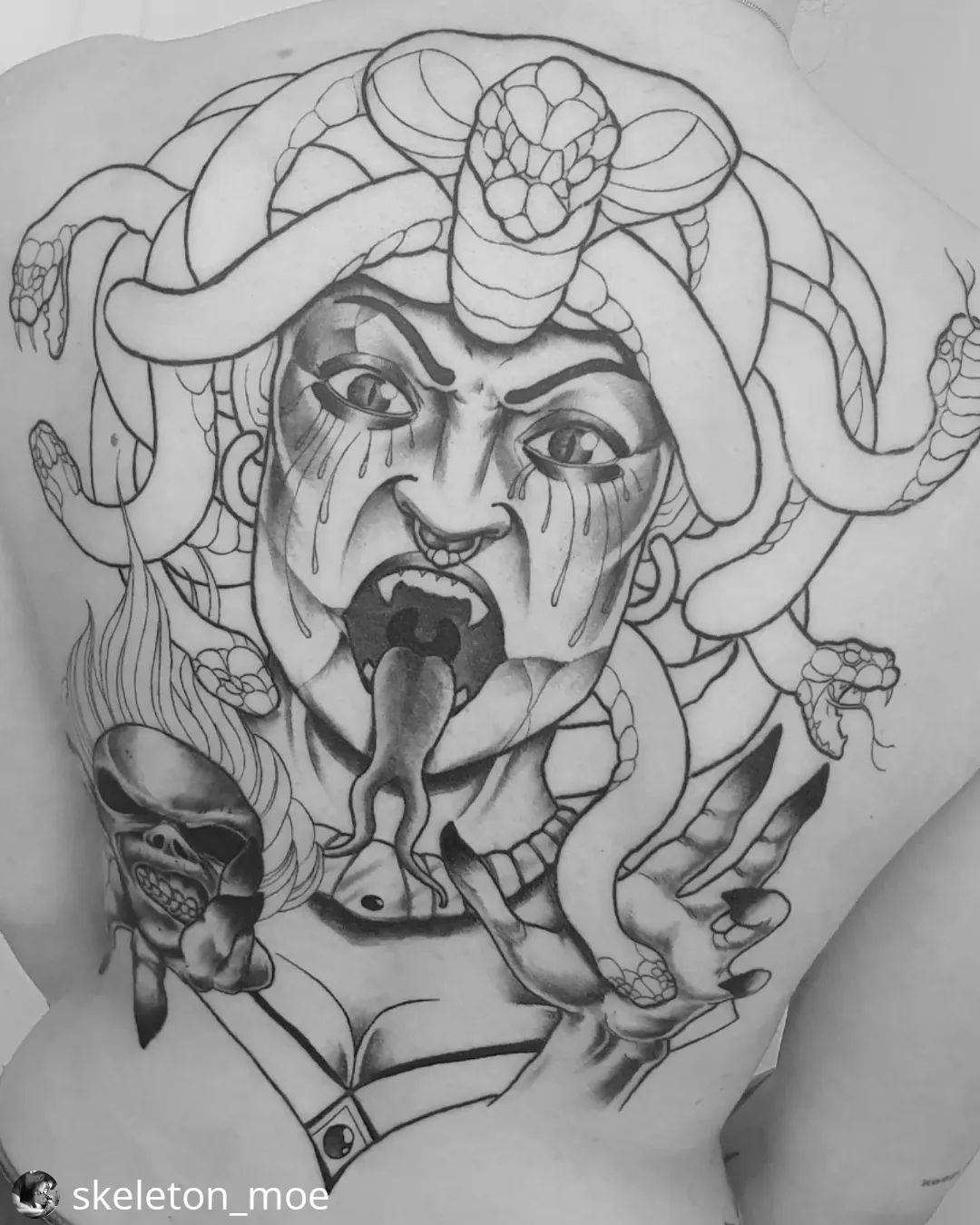 Medusa progress @skeleton_moe
• • • • • •
Progress on @toni00_3 's backpiece 
.