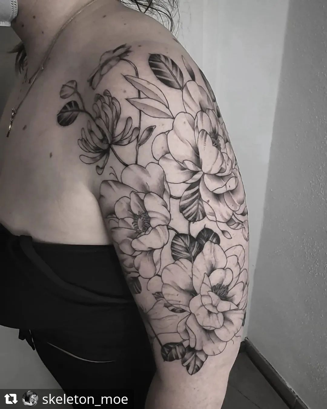 Neu von @skeleton_moe
• • • • • •
Flowers for homegirl @staemlee 
.
.
.
.
#tatto