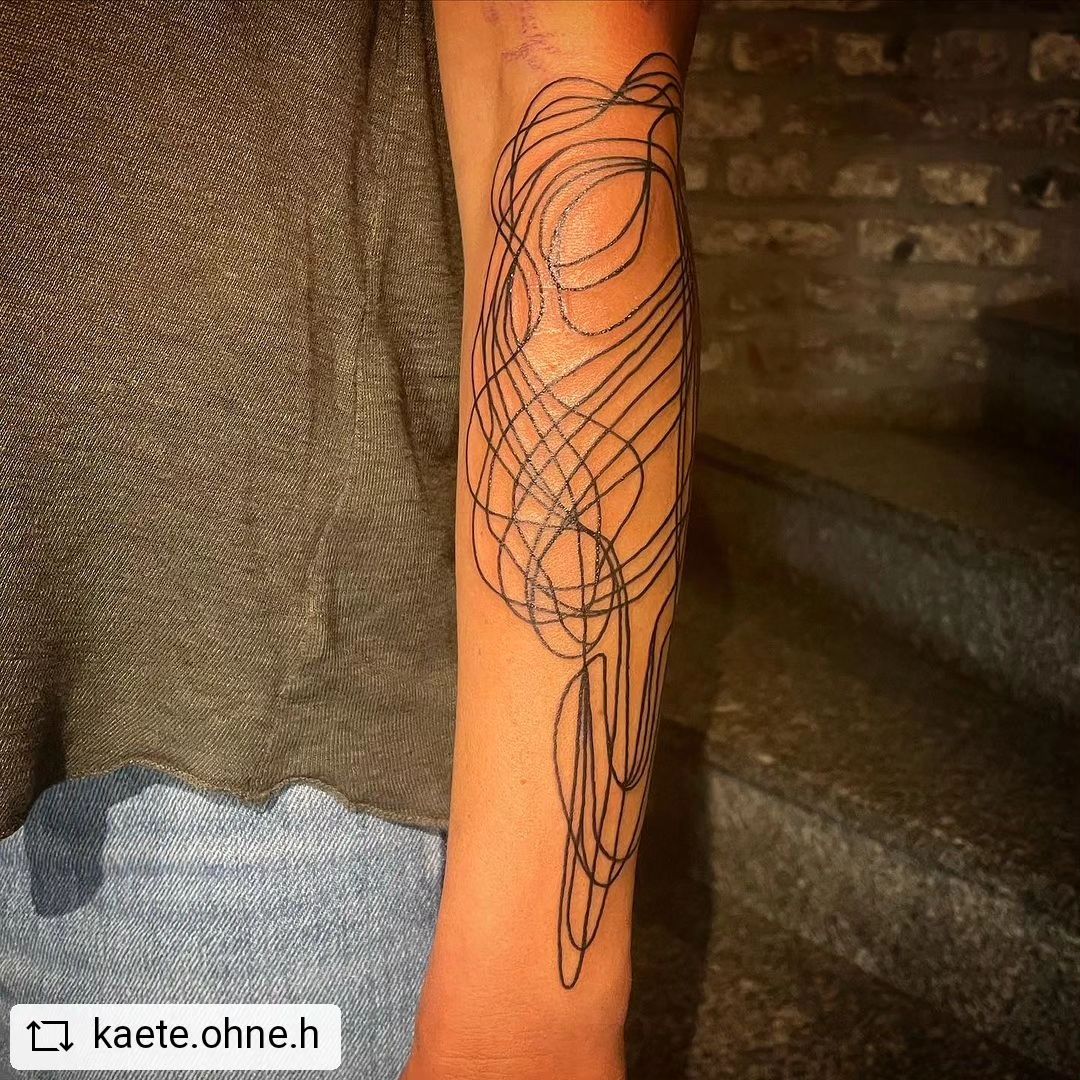 Arbeit von @kaete.ohne.h

Chaos 
•
•
•
•
#inked #inkedgirls #inkedgirl #inkstagr