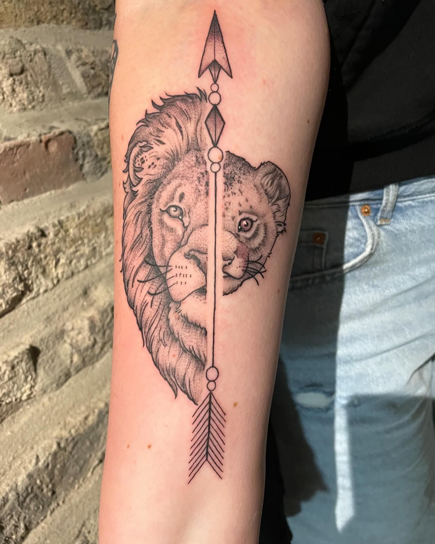 Löwenpapa mit Baby 
•
•
•
•
#inked #inkedgirls #ink #blackwork #blacktattoo #lad