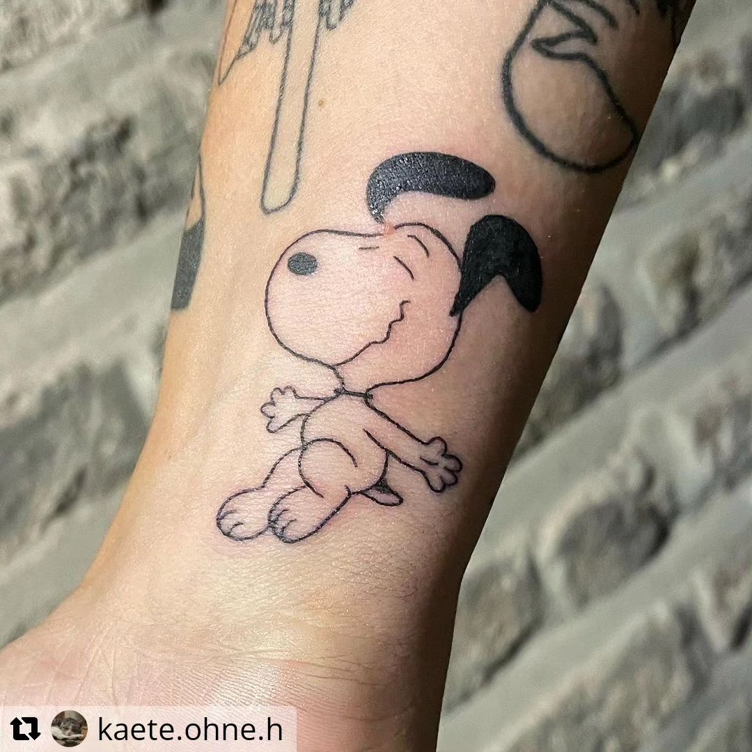 Snoopy von @kaete.ohne.h
• • • • • •
Snoopy  • • • • #inked #inkedgirls #inkedup