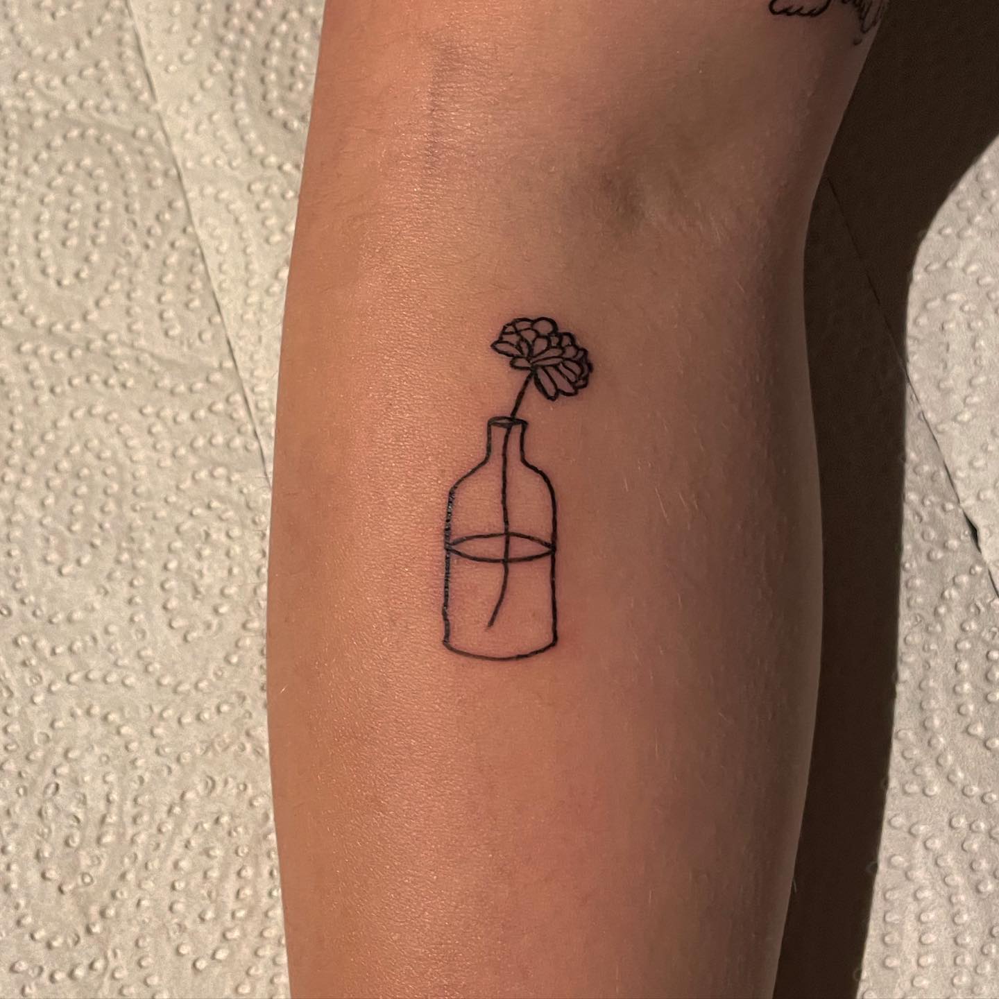 _flower_
#tattoo #flashtattoo #tattoos #tattooideas #smalltattoo #details #flowe