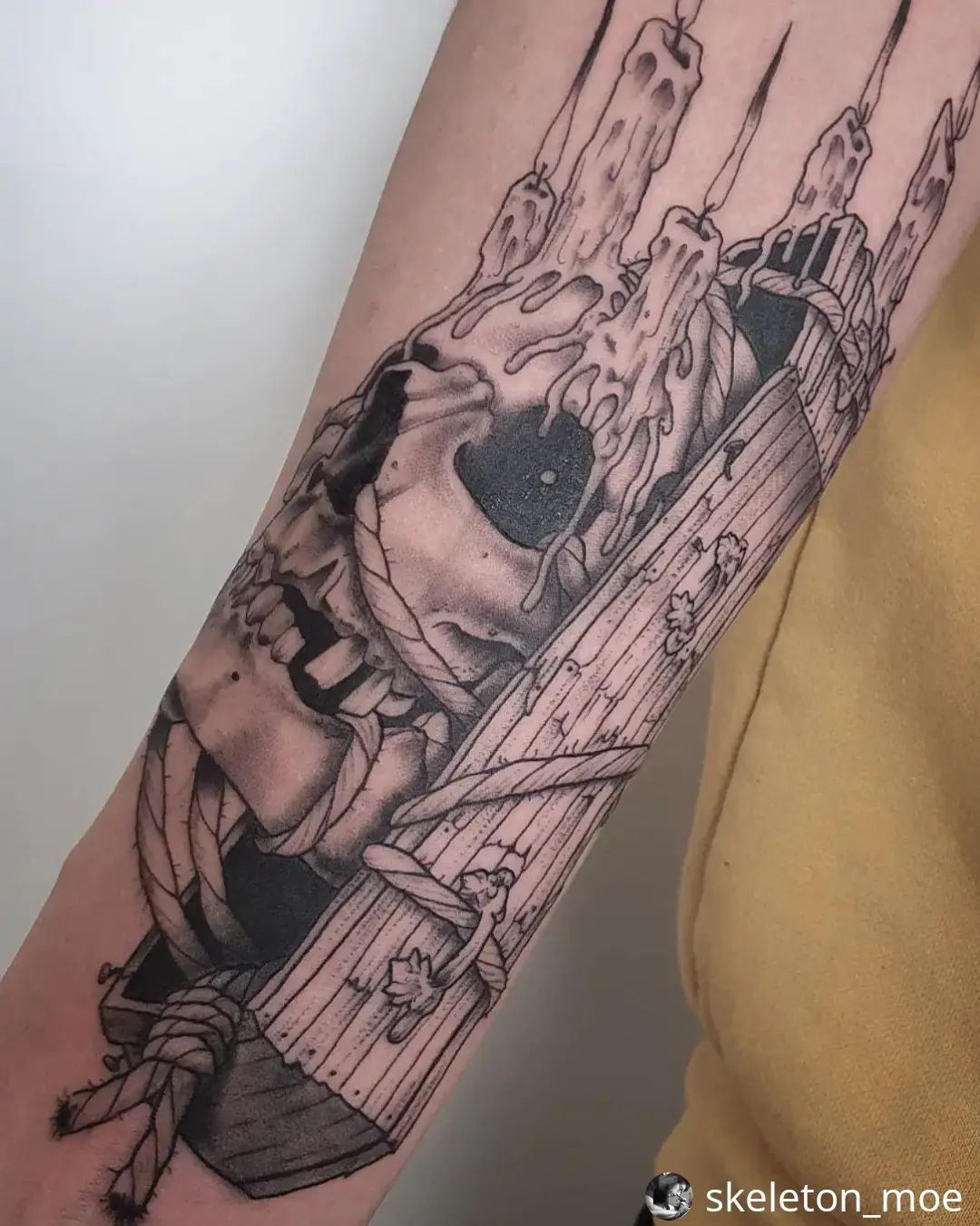 Neu von @skeleton_moe
• • • • • •
Kommen zwei Schweizer in ein Tattoostudio. @de