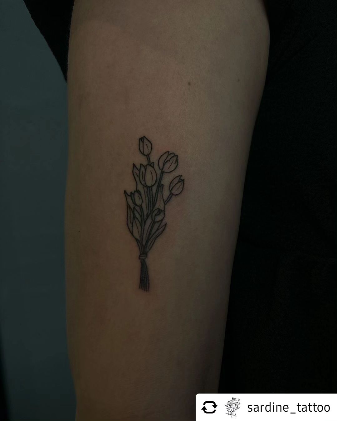 Flowers • @sardine_tattoo __

Your customs are always welcome 
Thank you @linda.