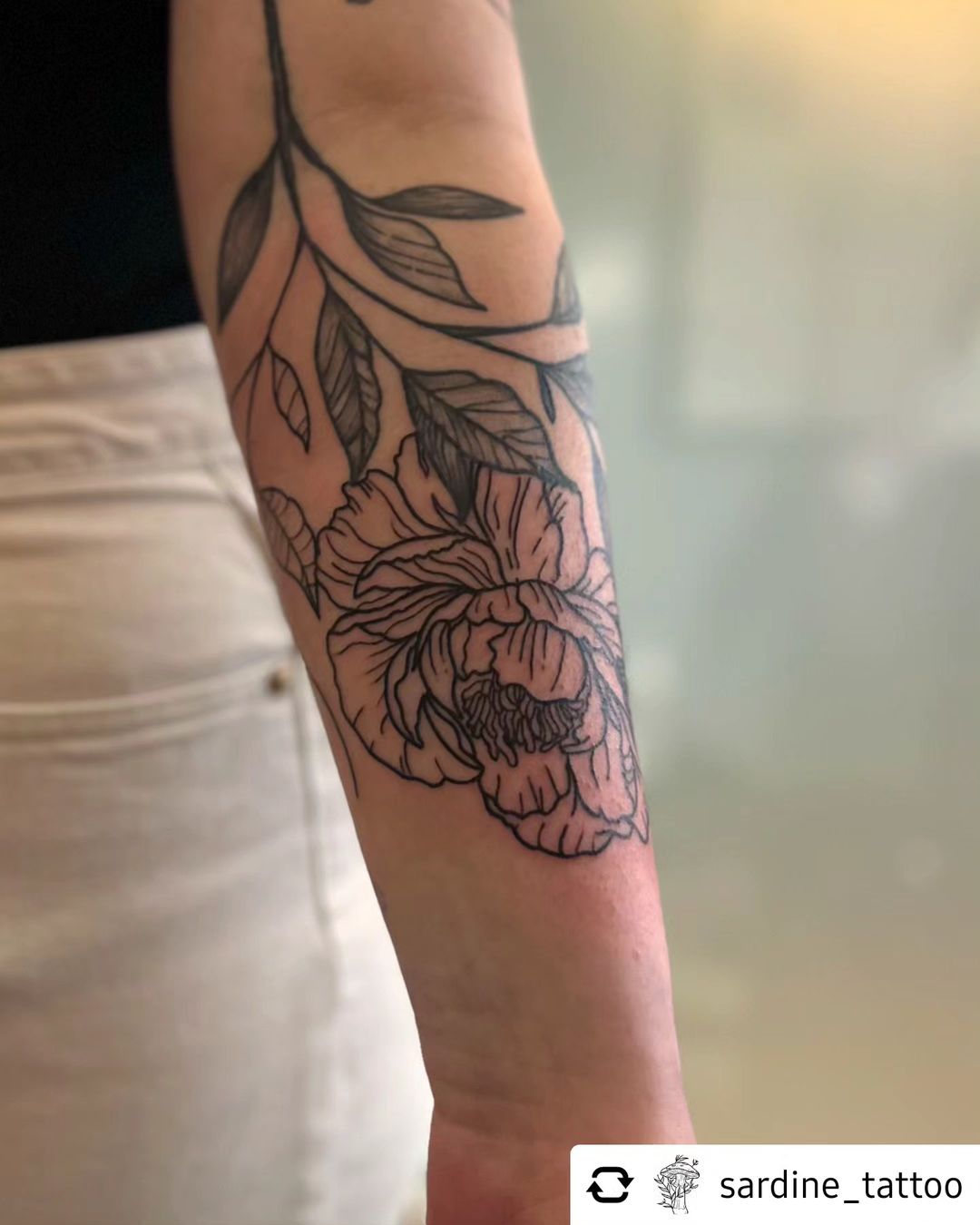 Blume von @sardine_tattoo Part 1
 __
 Thank you so much @anna_nettlenbusch  #flo...