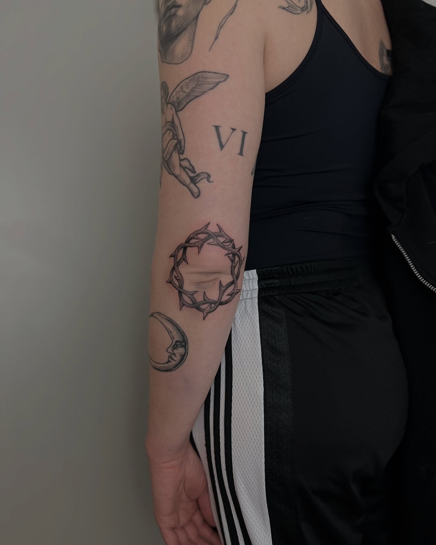Danke 

#lineworktattoos #blackwork #darkartists #ladytattooers #freywerktattoo