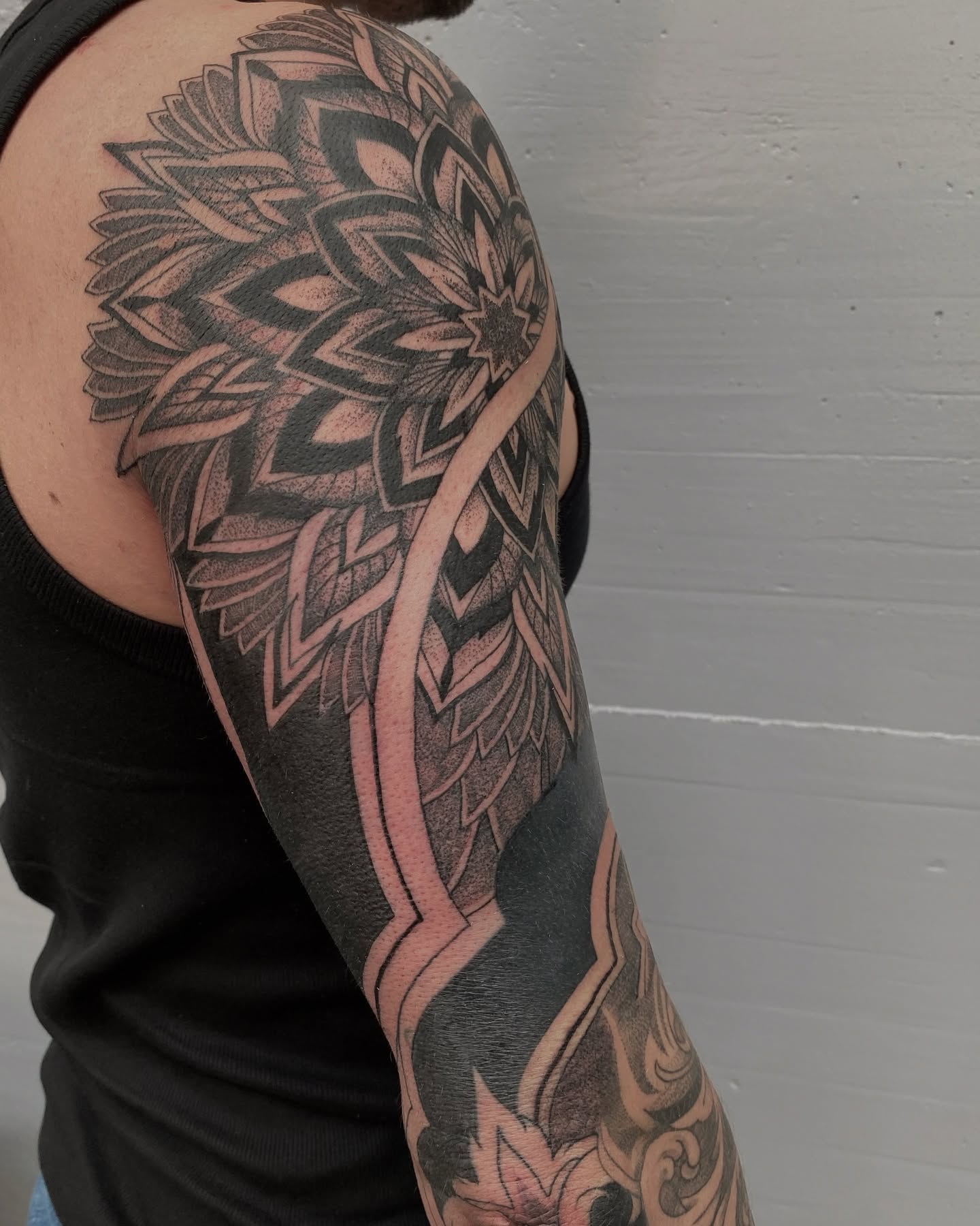 Halbsleeve für Robin, danke!
. 
.
.
#tattoo #blacktattoo #mandalatattoos #dotwor