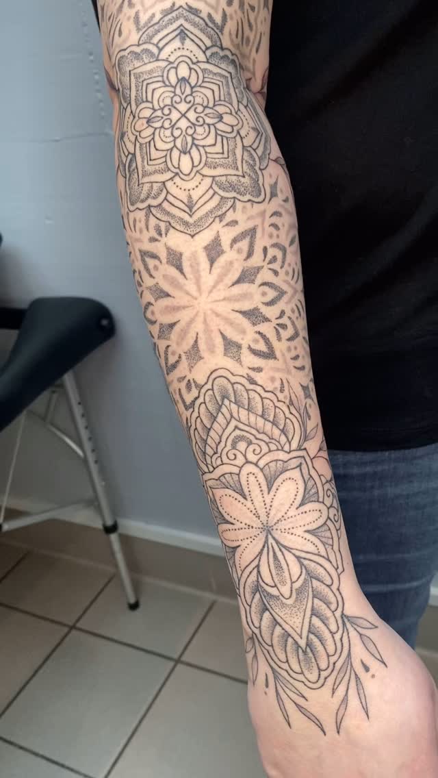 Sehr happy mit dem abgeheilten Ergebnis auf Elenas Arm  danke :)
.
.
.
#blacktat