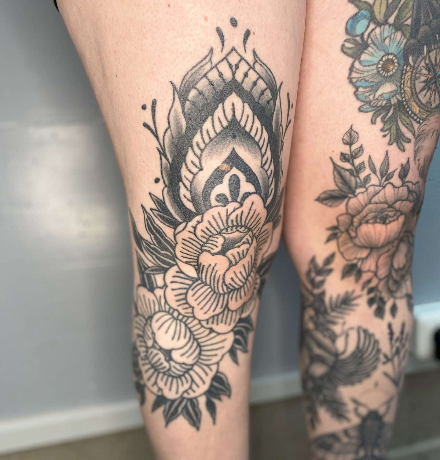 Verheilt auf Lisa 
.
.
.
#tattoo #tattooed #blacktattoo #botanicaltattoo #flower
