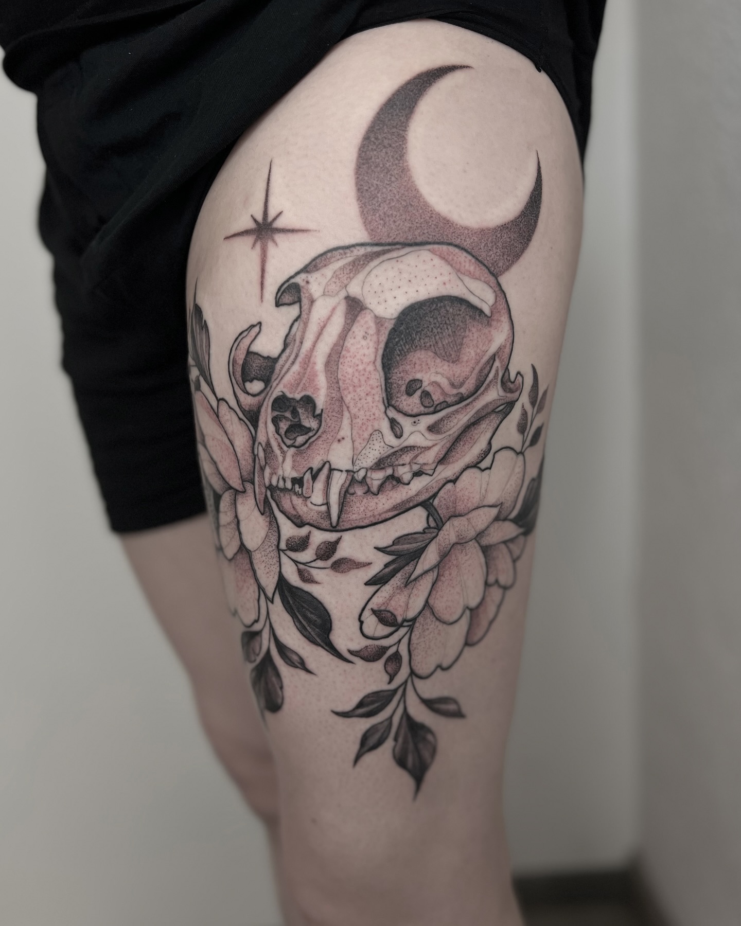 Danke 

#blackwork #dotworktattoo #darkart #blackandgreytattoo #skulltattoo #lad