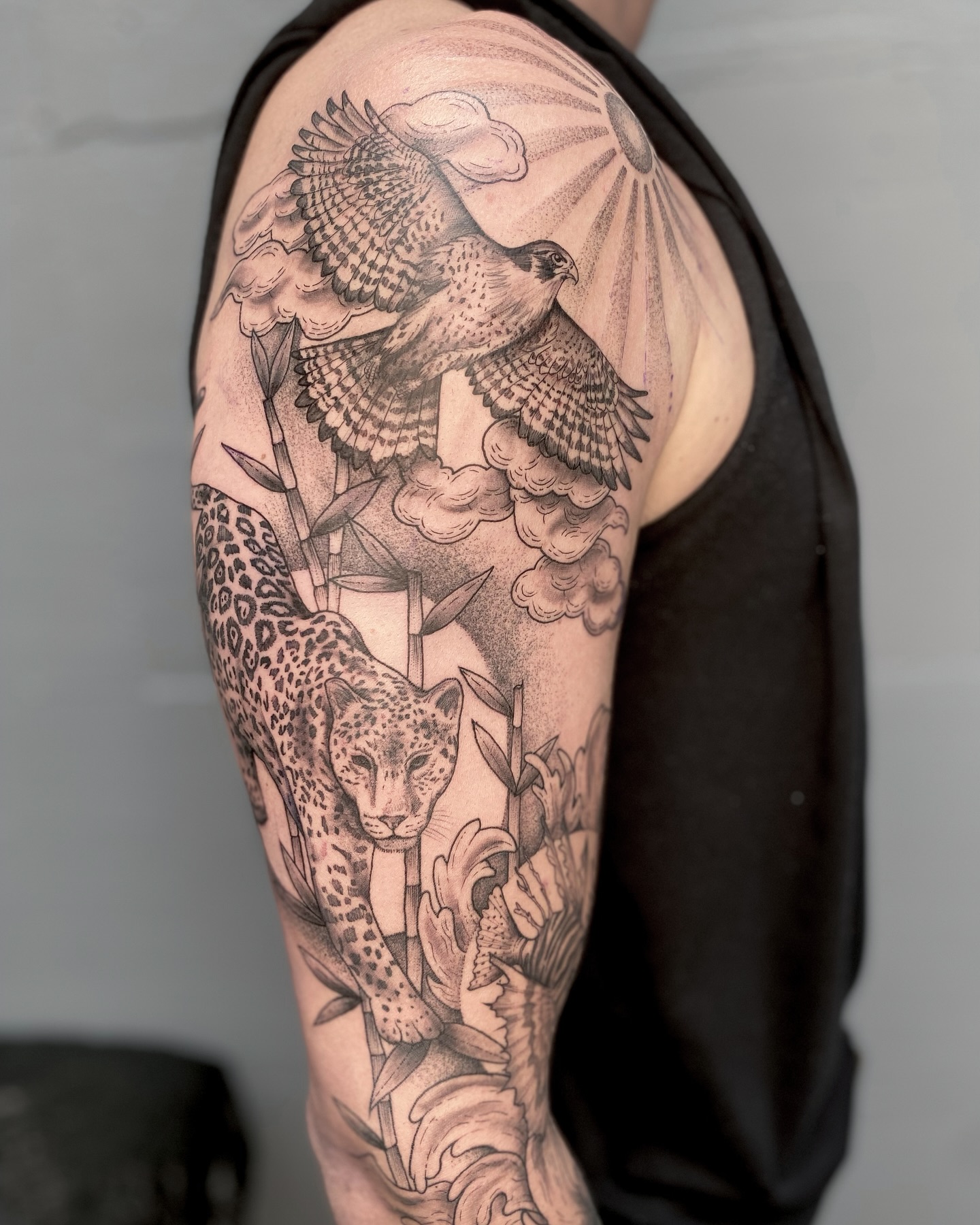.
.
.
#tattoo #blacktattoo #sleevetattoo #fishtattoo #darktattoo #animaltattoos
